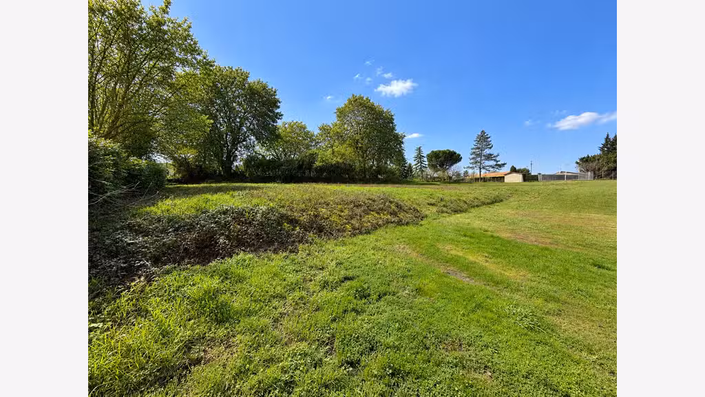 Vente terrain constructible 2155m² à Lugon