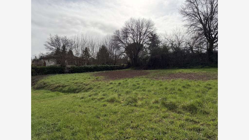 Vente terrain constructible 2155m² à Lugon