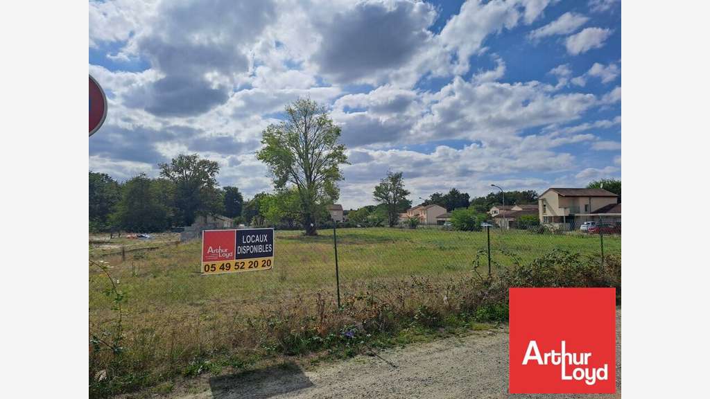 Terrain 3246m² à vendre à Naintré sortie Sud A10
