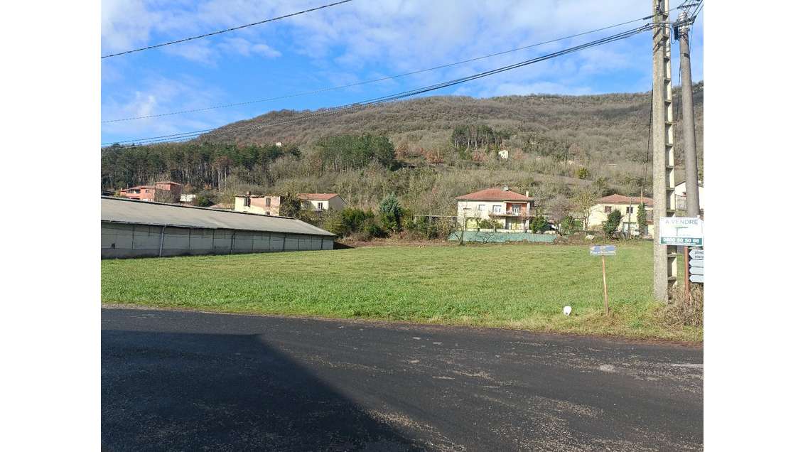 AV bâtiment agri 908m² terrain 1832m² St Affrique