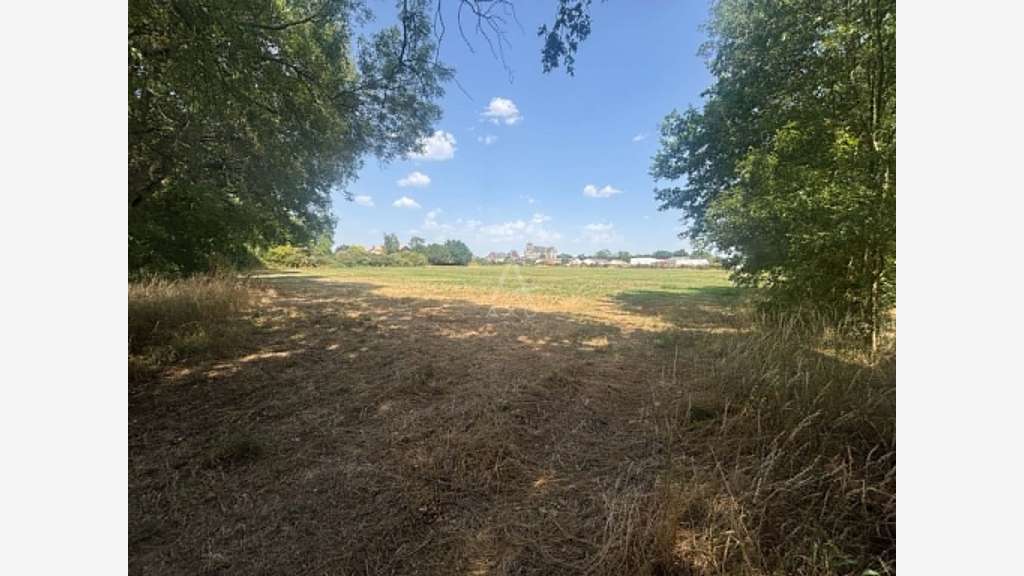 AV terrain non constructible 17 500m² avec étang