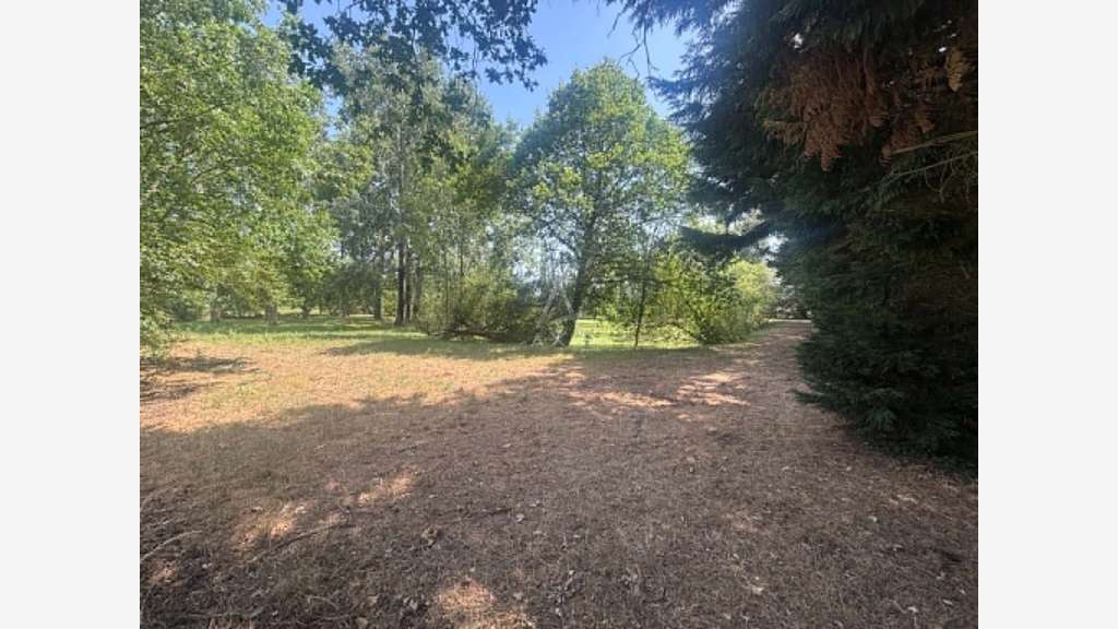 AV terrain non constructible 17 500m² avec étang