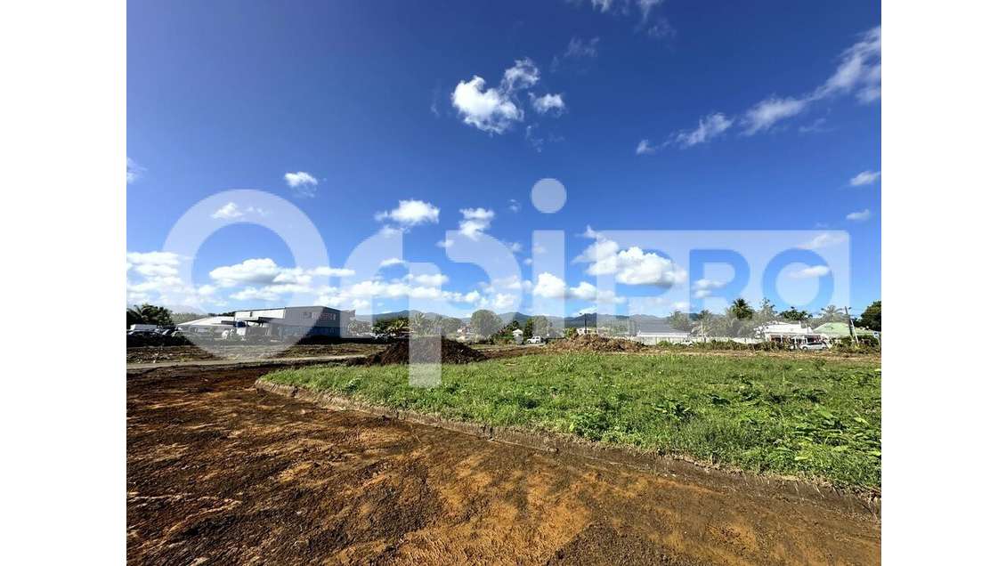 A vendre terrain 1596m² idéalement placé Ste Rose