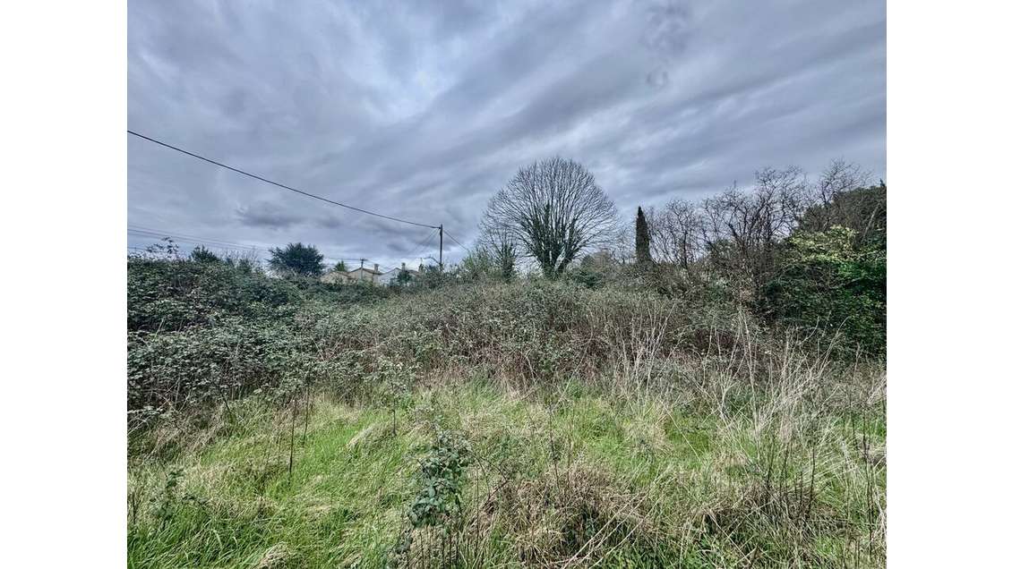 Terrain à bâtir de 9800m² à vendre à Soyaux