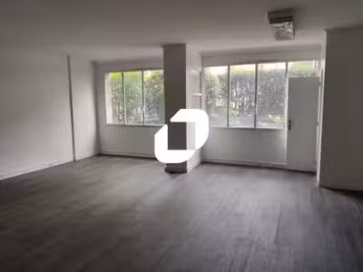 Vente bureaux de 56m² à Paris Boulevard Suchet