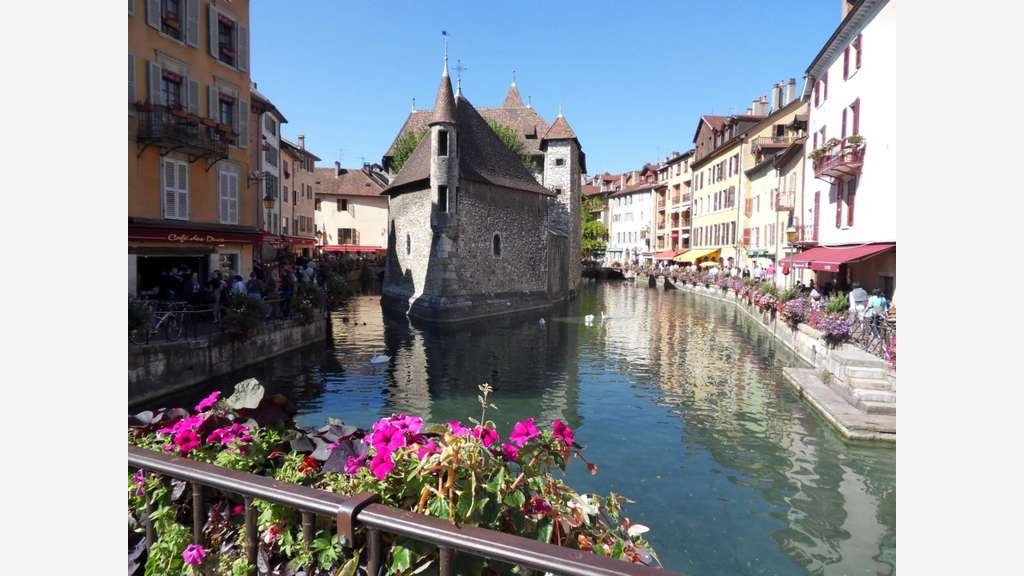 Vend commerce dans rue passante d'Annecy