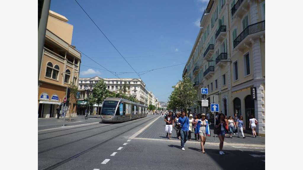 Cède empl exceptionnel 85m² av Jean medecin Nice