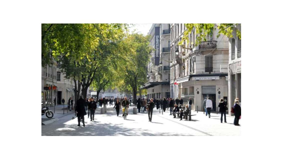 Cède DAB local commercial de 91m² à Lyon 69002