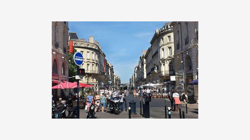 DAB beau magasin rénové 50m² empl N°1 à Vichy 