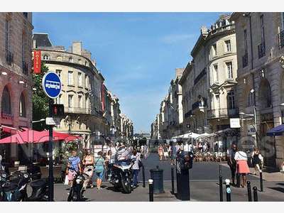 DAB beau magasin rénové 50m² empl N°1 à Vichy 