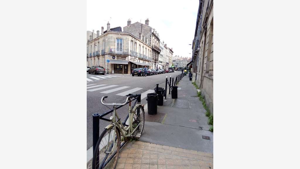 DAB local commercial 37m² rue passante à Bordeaux