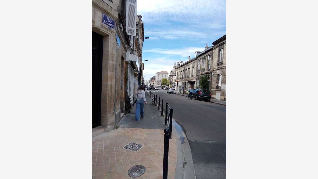 DAB local commercial 37m² rue passante à Bordeaux