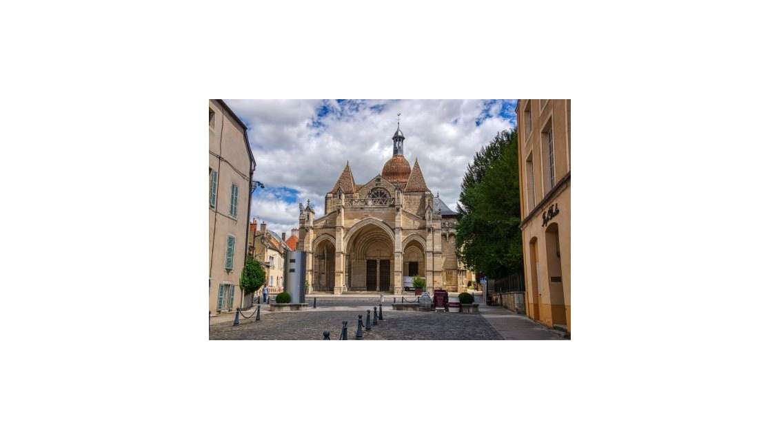 DAB boutique 90m² dans rue commerçante de Beaune