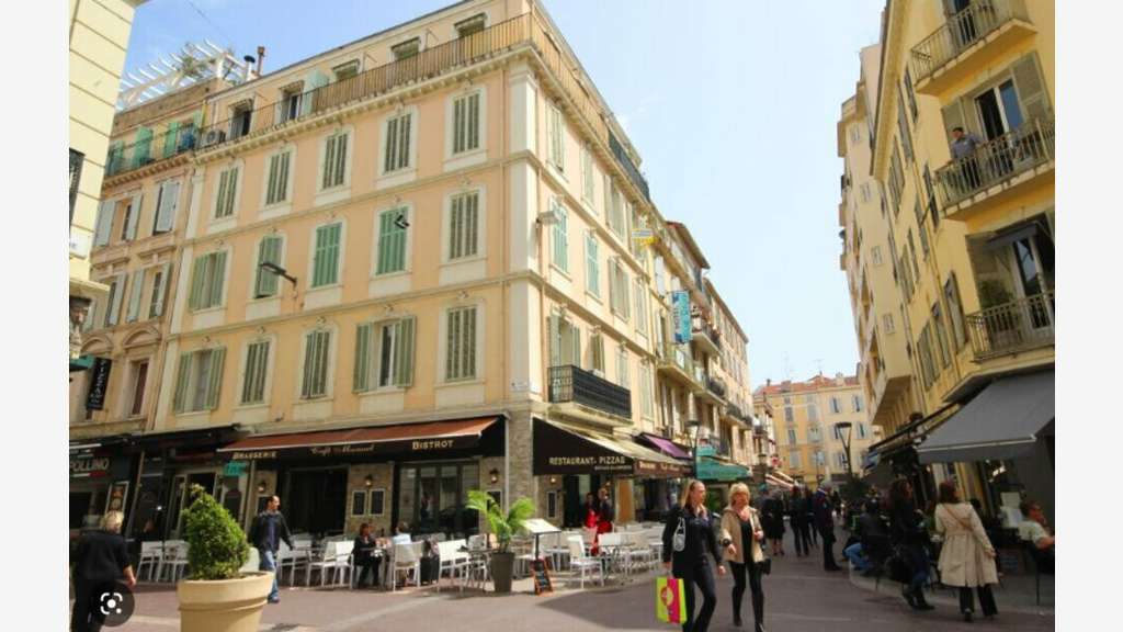 DAB local commercial 110m² rue piétonne à Cannes