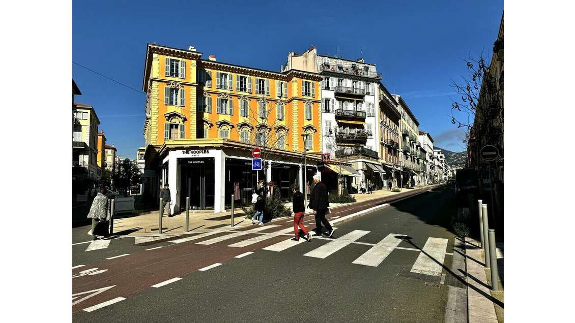 DAB local 55m² belle visibilité Carré d'Or Nice