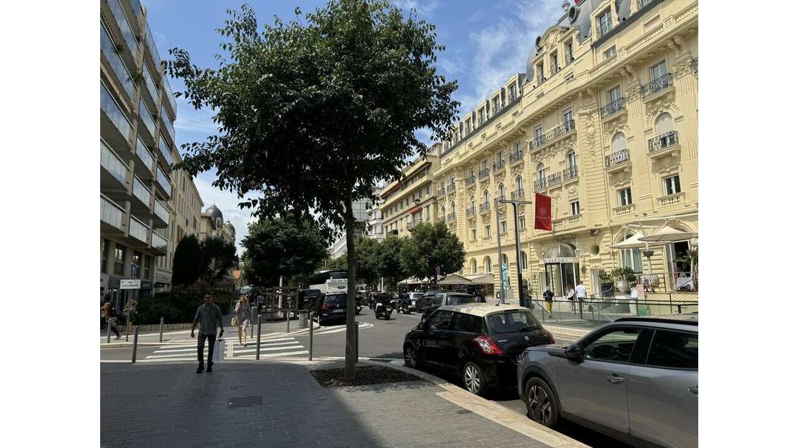 DAB beau local d'angle 147m² à Nice centre