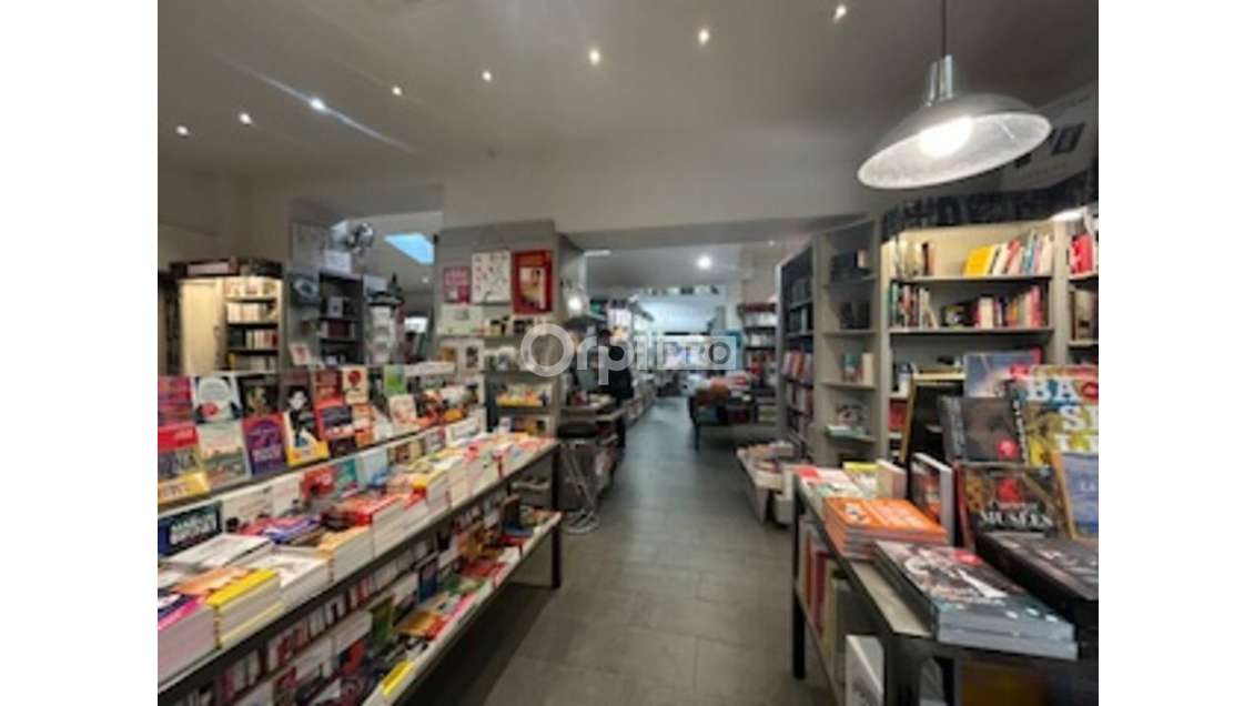 DAB magnifique local commercial à Antibes centre 