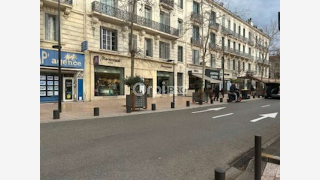 DAB magnifique local commercial à Antibes centre