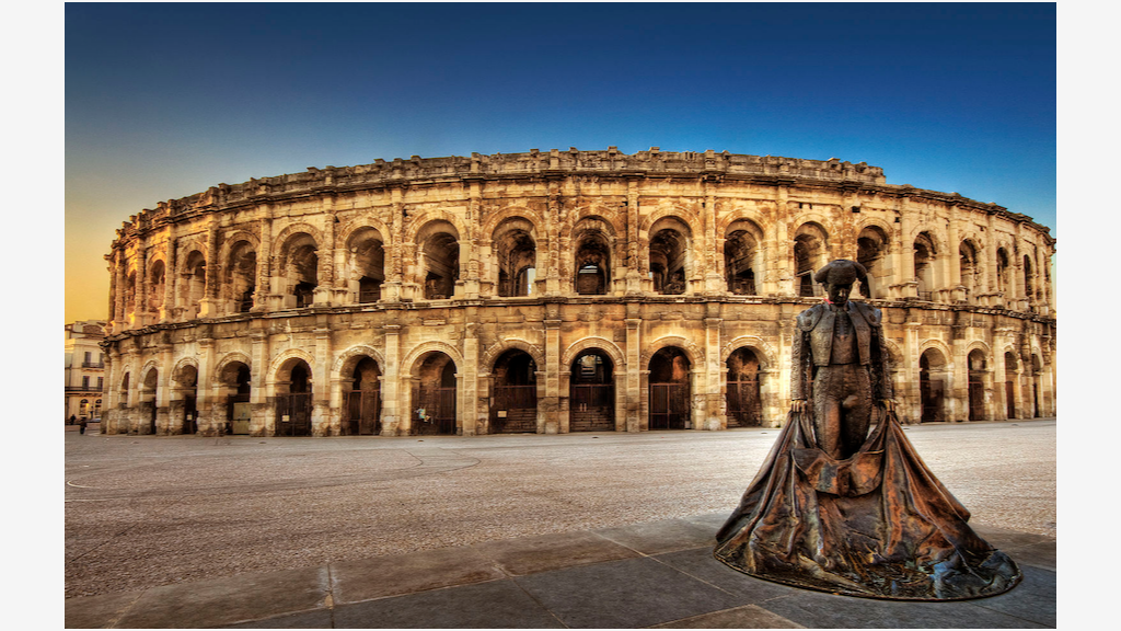 DAB local commercial 210m² centre historique Nîmes