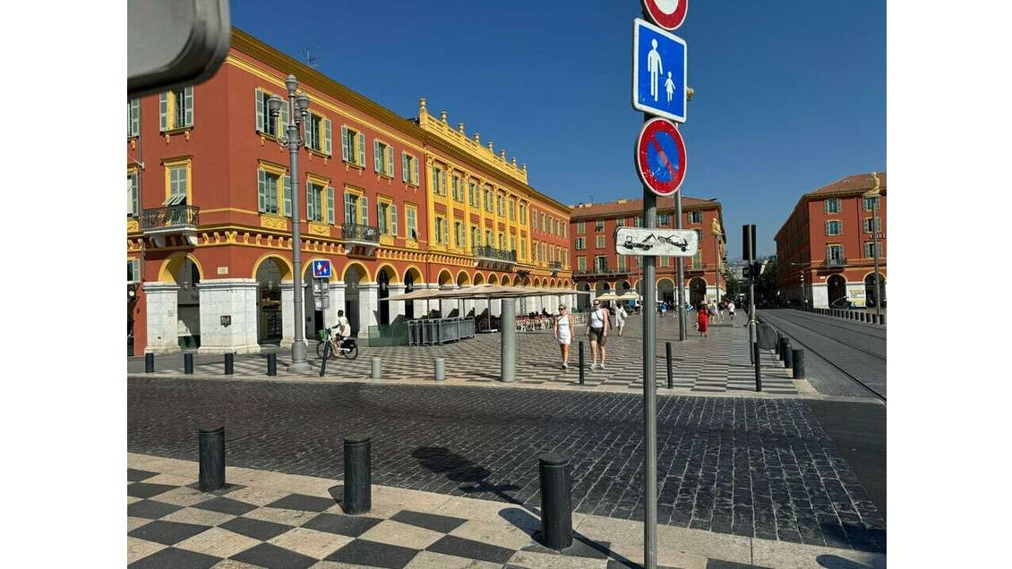 DAB très beau local 119m² entrée Vieux Nice 