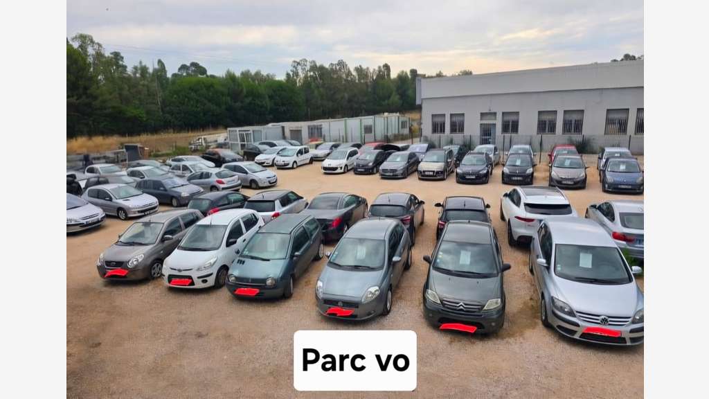À CÉDER – DROIT AU BAIL - 2400 m2 à 2200 € / MOIS
