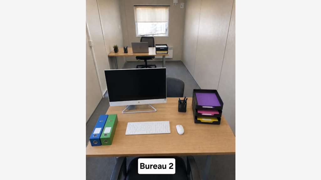 À CÉDER – DROIT AU BAIL - 2400 m2 à 2200 € / MOIS
