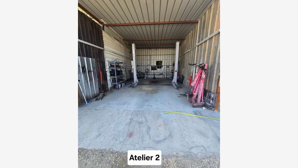 À CÉDER – DROIT AU BAIL - 2400 m2 à 2200 € / MOIS