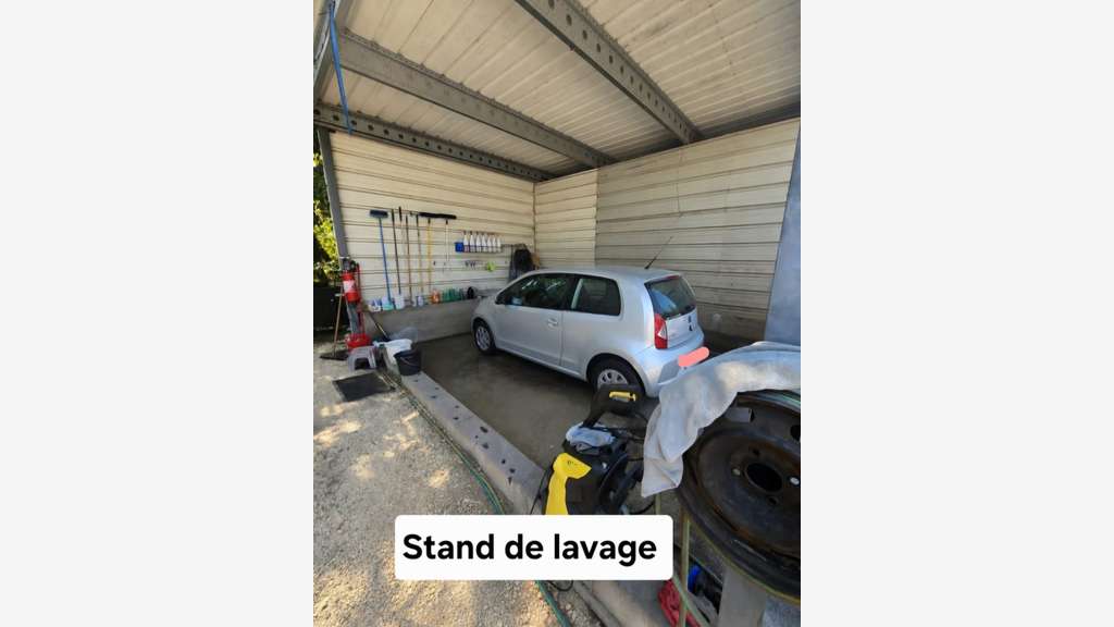 À CÉDER – DROIT AU BAIL - 2400 m2 à 2200 € / MOIS