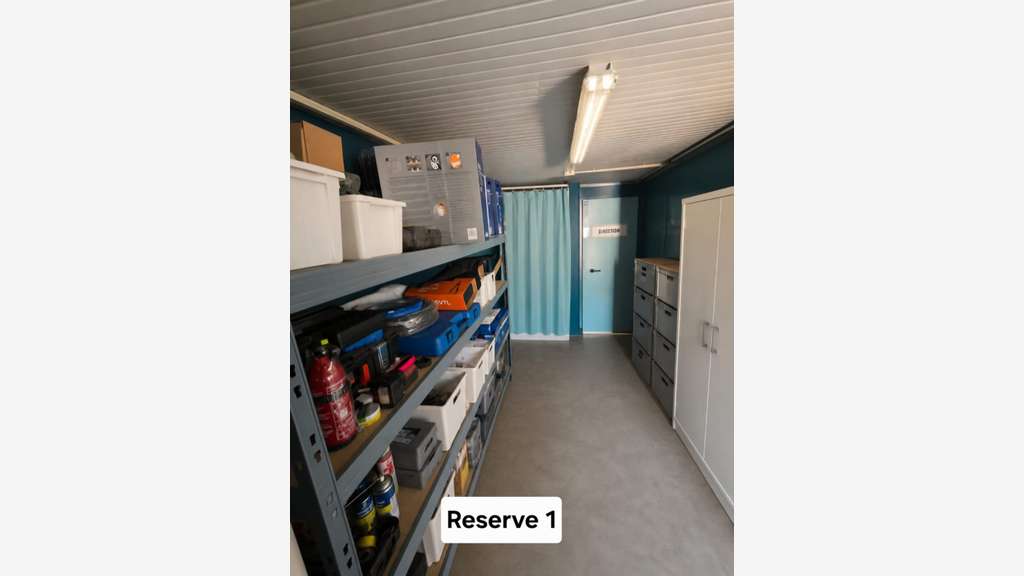 À CÉDER – DROIT AU BAIL - 2400 m2 à 2200 € / MOIS