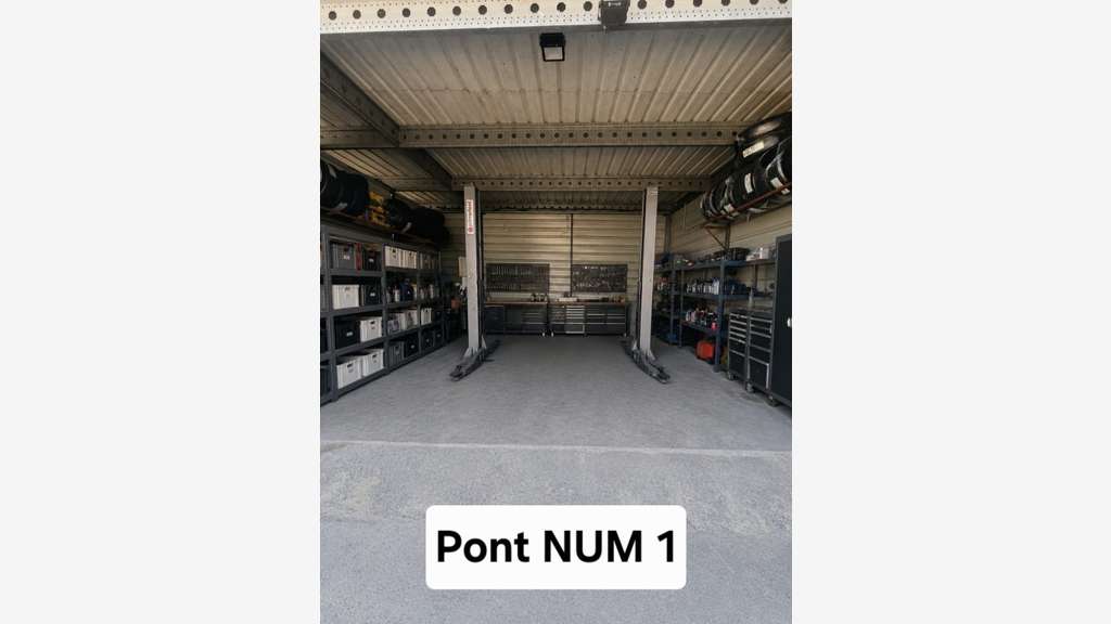 À CÉDER – DROIT AU BAIL - 2400 m2 à 2200 € / MOIS