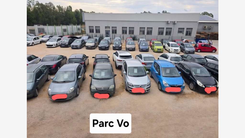 À CÉDER – DROIT AU BAIL - 2400 m2 à 2200 € / MOIS