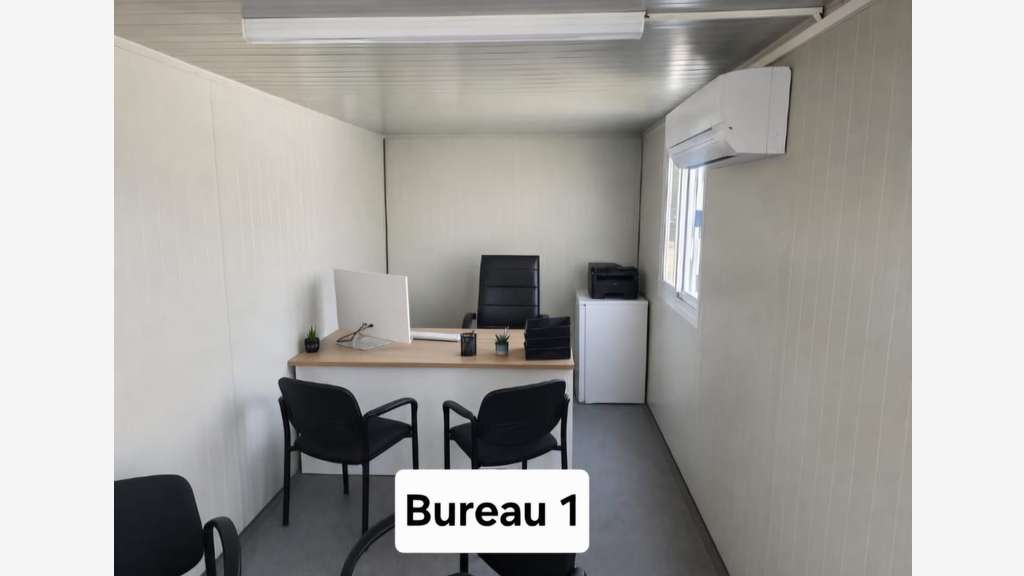 À CÉDER – DROIT AU BAIL - 2400 m2 à 2200 € / MOIS