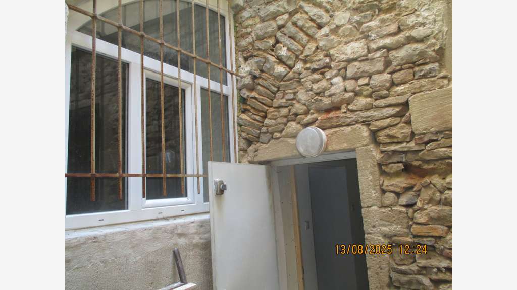 bel emplacement  NIMES CV creation restaurant