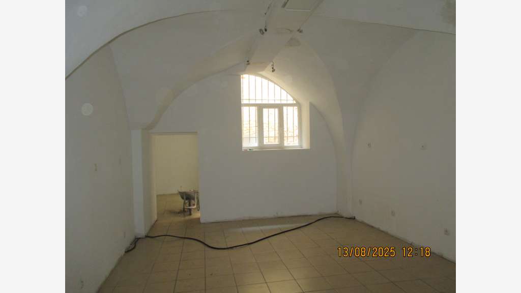 bel emplacement  NIMES CV creation restaurant