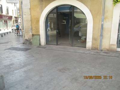 bel emplacement  NIMES CV creation restaurant
