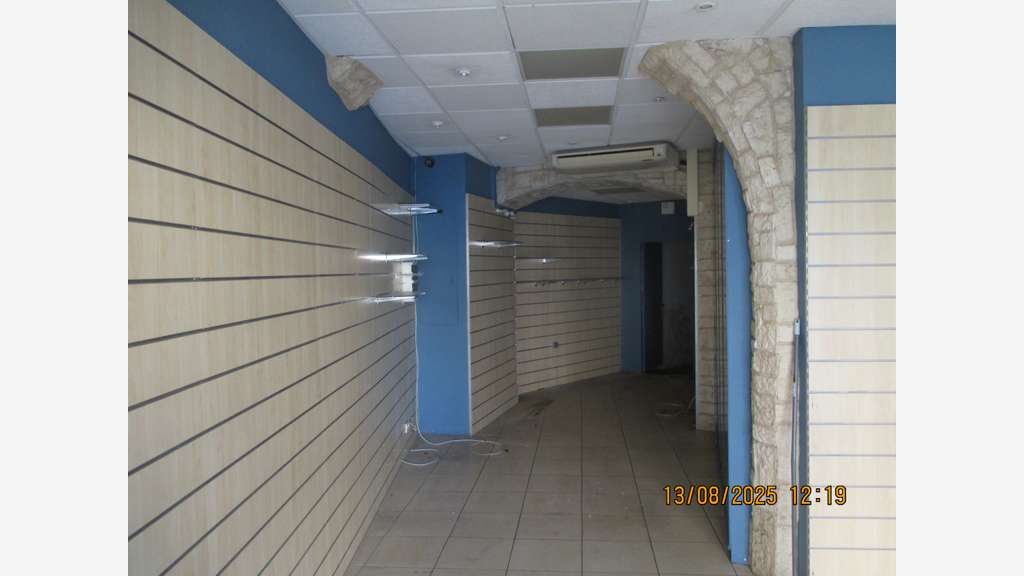 bel emplacement  NIMES CV creation restaurant
