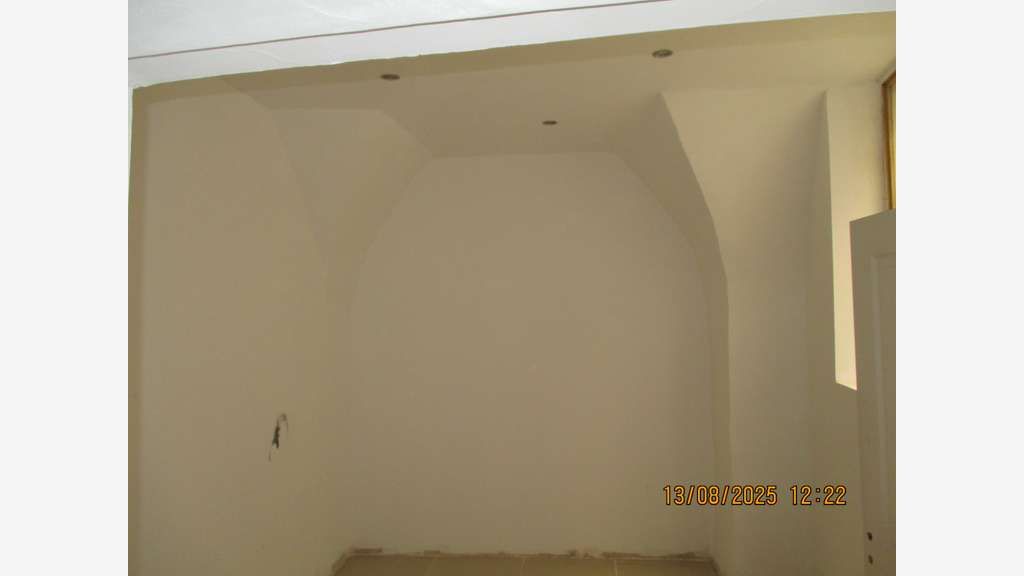 bel emplacement  NIMES CV creation restaurant