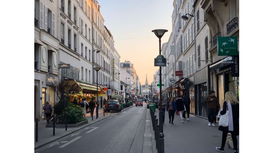 Droit au bail boutique 200m² Rue du Commerce Paris