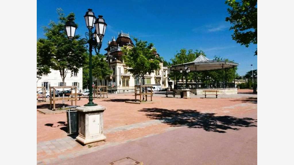 VENTE commerce quartier monplaisir lumière 90m2