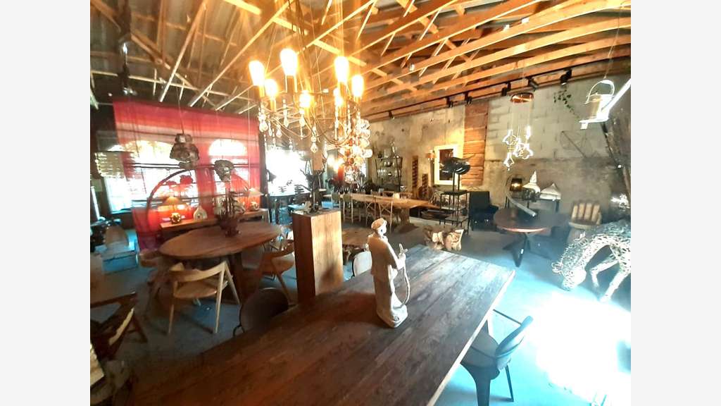 DAB Grand local  pour restaurant ou deco