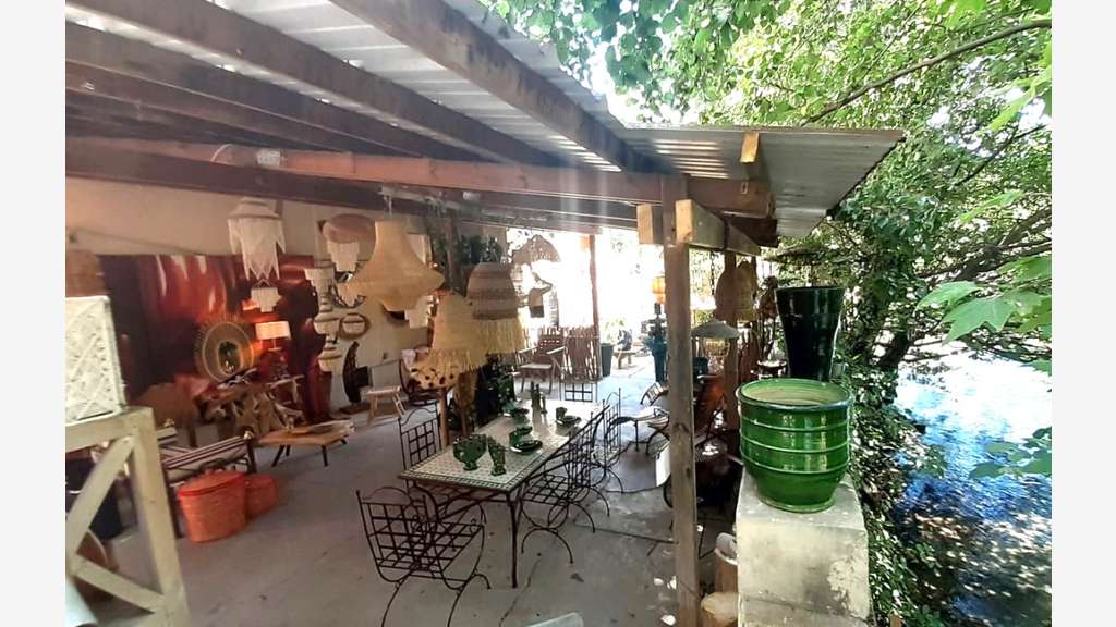 DAB Grand local  pour restaurant ou deco