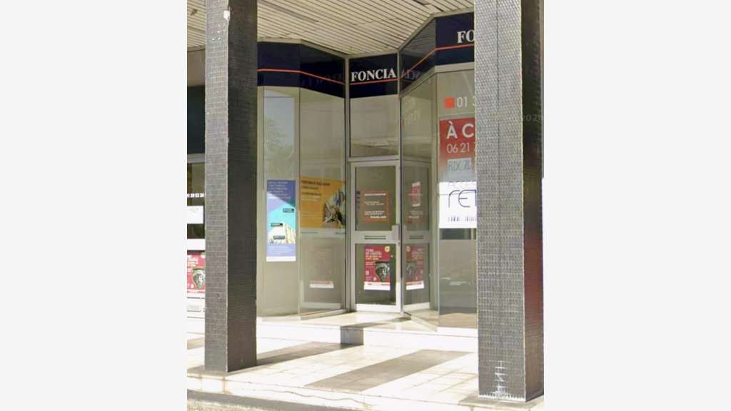 Location local commercial 156m² à Chatou
