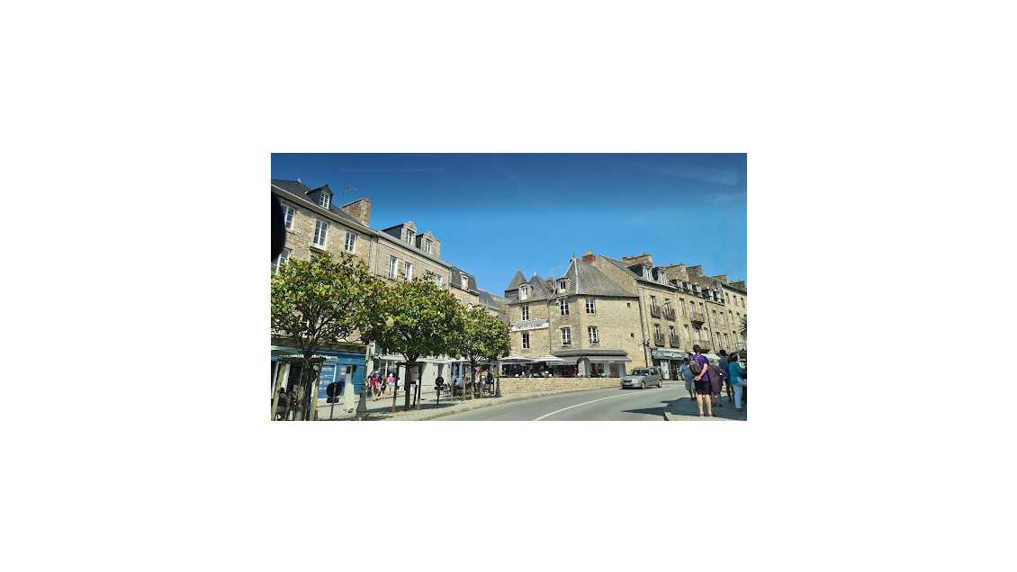 Local Commercial Centre Dinan