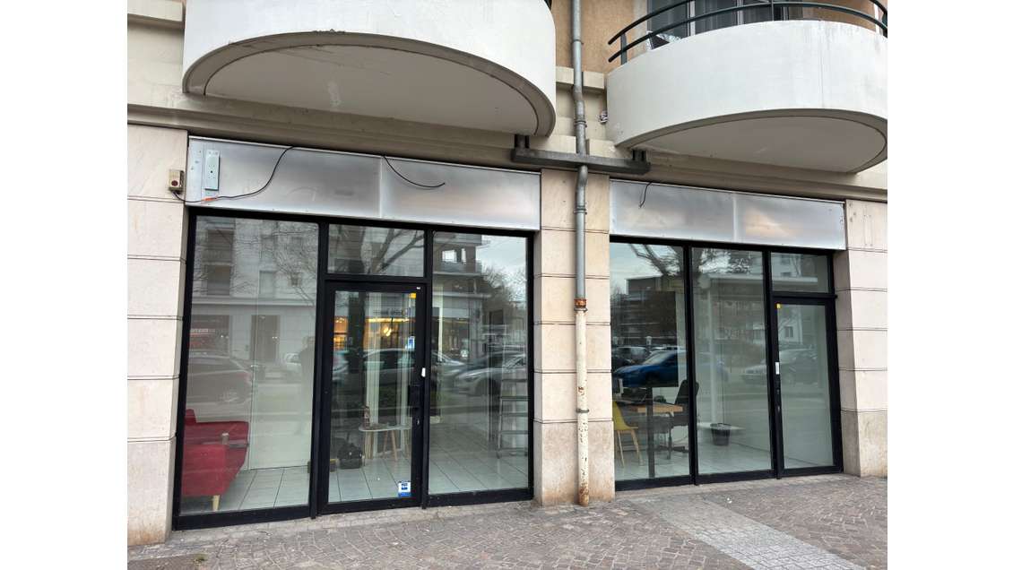 Bail à céder, local hyper-centre Décines-Charpieu