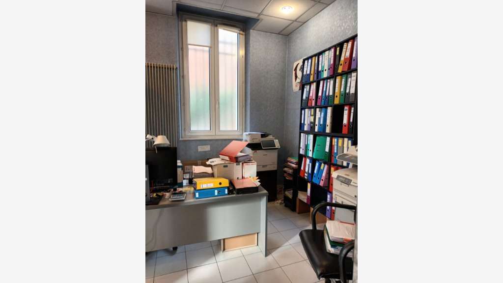 Bureau/boutique à côté du port de la Villette