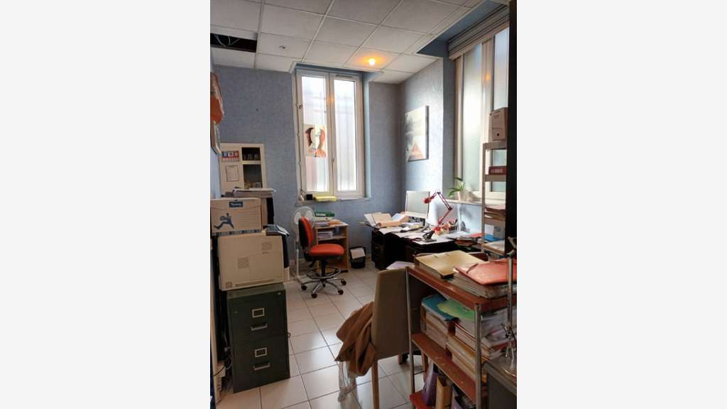 Bureau/boutique à côté du port de la Villette