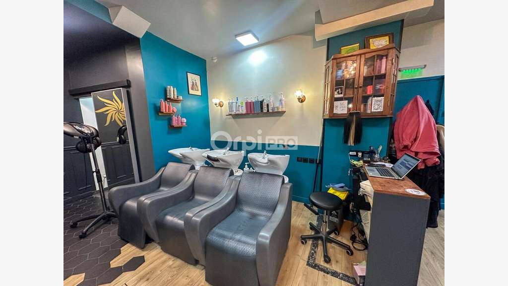 Local salon de coiffure à louer à Paris 11e