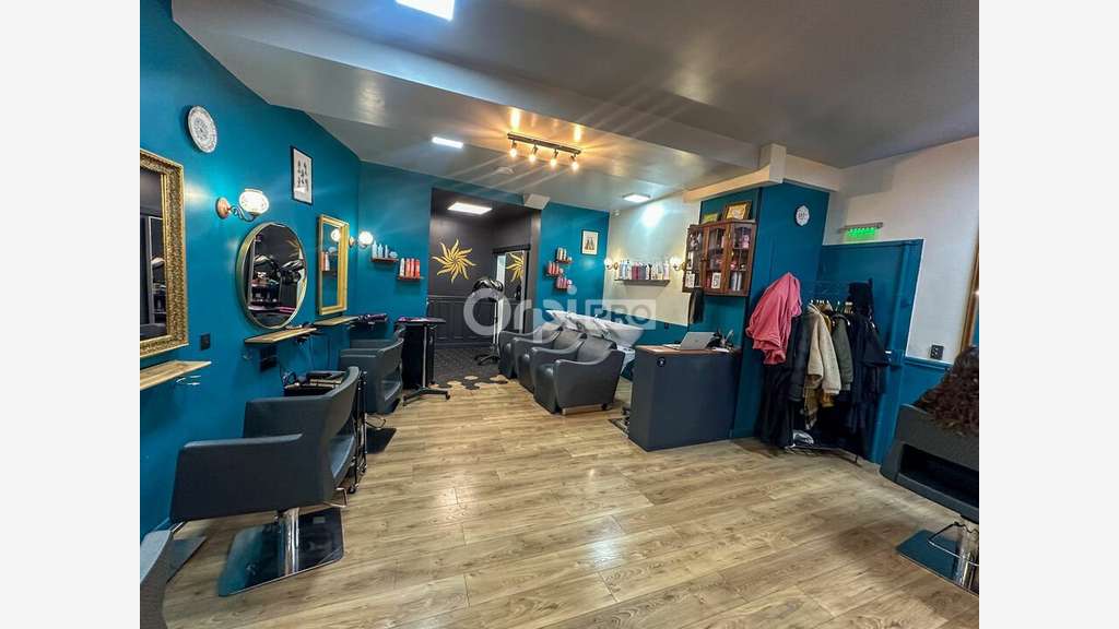 Local salon de coiffure à louer à Paris 11e