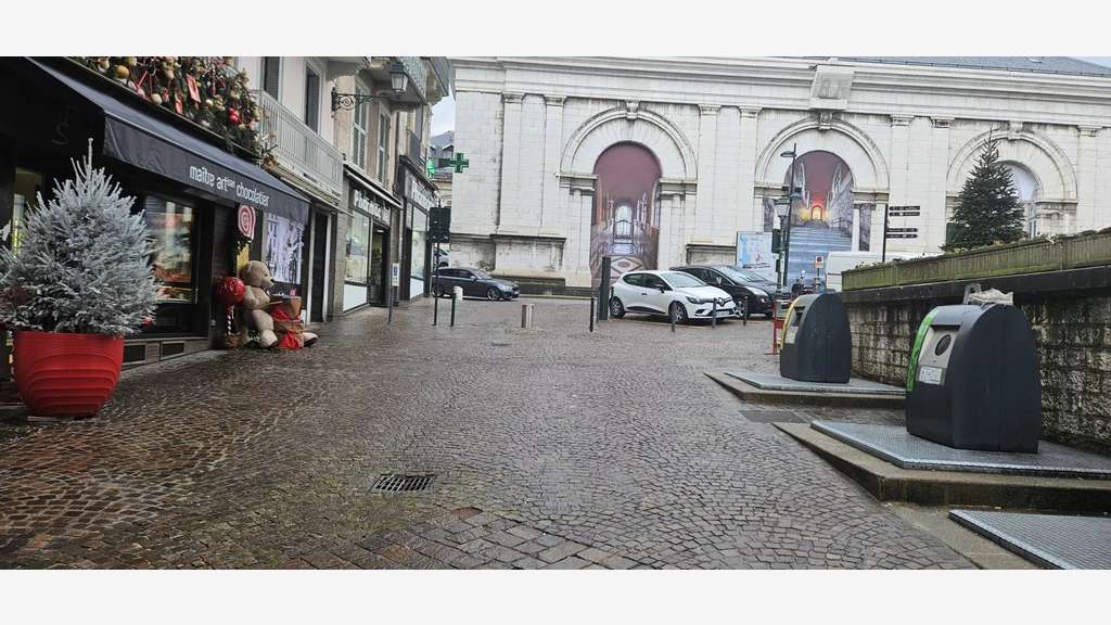A louer local commercial 50m² à Aix-les-Bains 