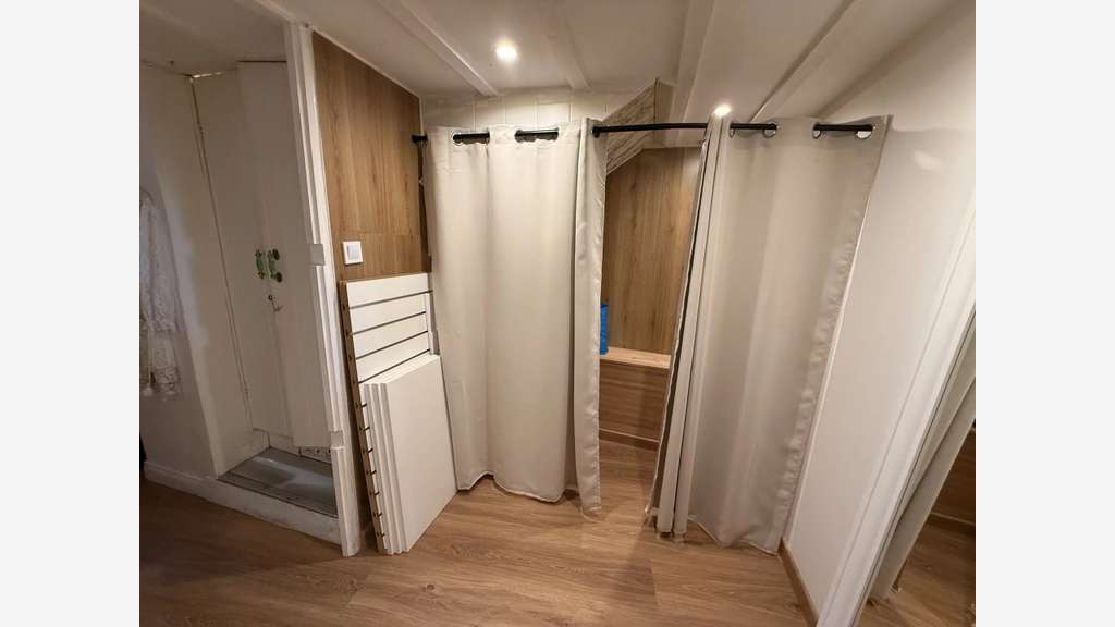 Cession droit bail 40m² axe piéton Vieil Antibes